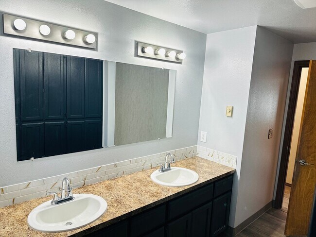 Building Photo - Newly Remodeled Four Bedroom One Level Home