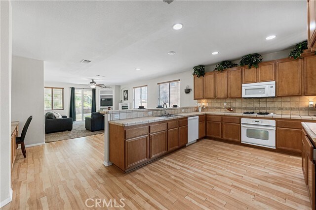 Building Photo - 39951 Capland Dr