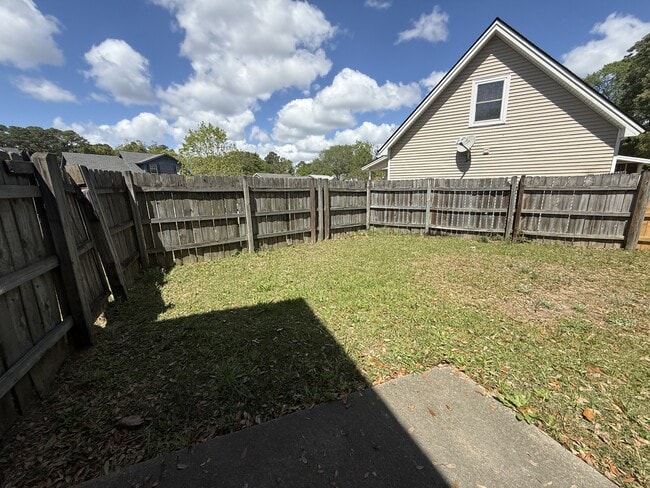 Building Photo - 36 Country Walk Dr