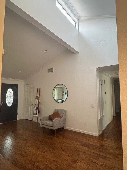 Building Photo - 417 E Miramar Ave