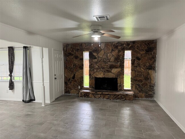 Building Photo - 10415 Sageburrow Dr