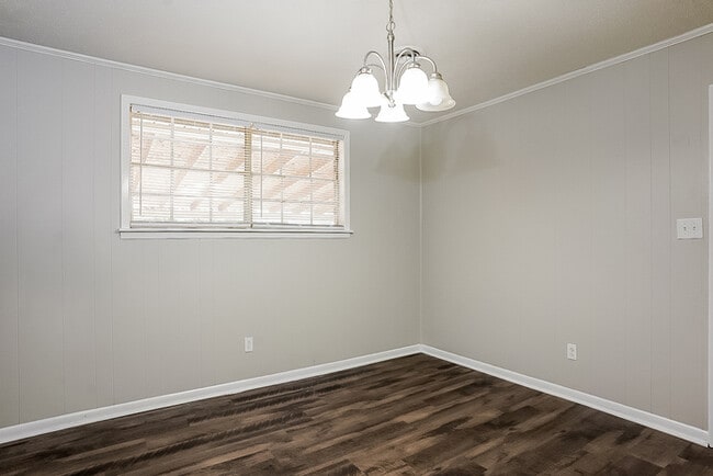 Building Photo - Charming Brick Home in Augusta