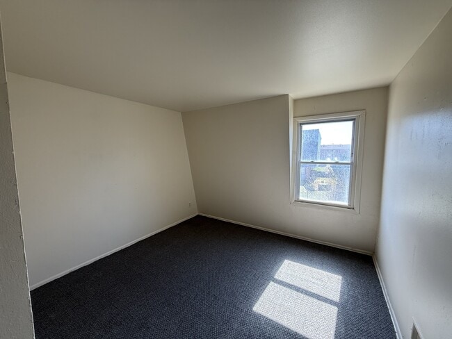 Building Photo - 9010 N 95th St