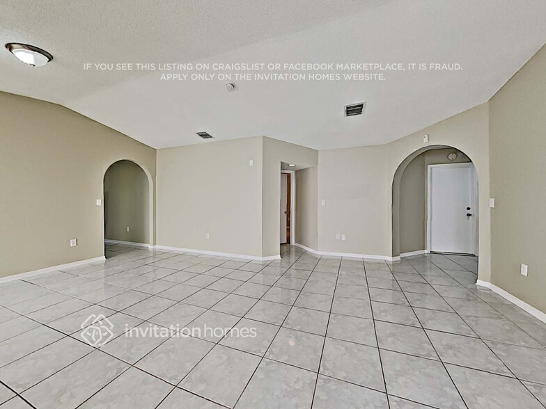 Building Photo - 15555 SW 95th Ln