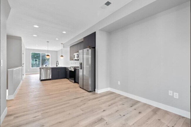 Building Photo - 4925 W 10th Ave
