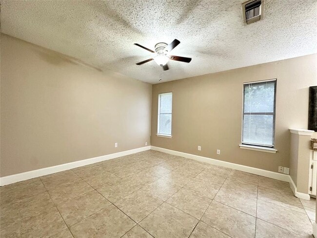 Building Photo - 1611 Onion Creek Village Dr