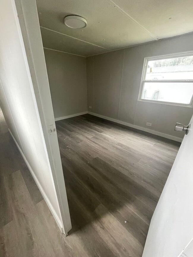 Building Photo - Welcome Home to Silver Lake