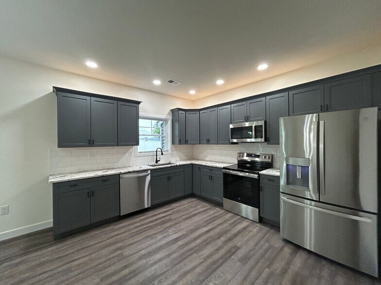 Building Photo - 10925 Antrim Ct