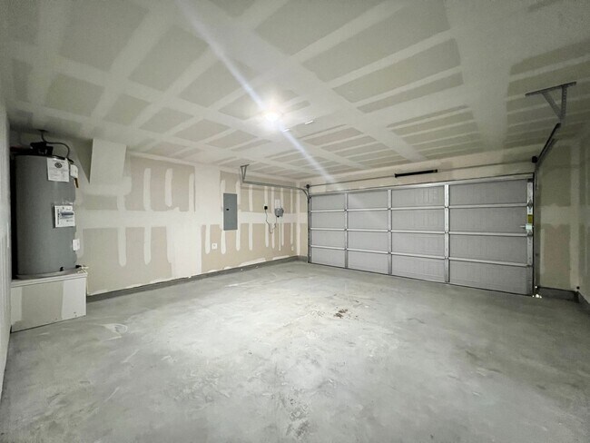 Building Photo - Cozy Home in The Villages of Mayfield