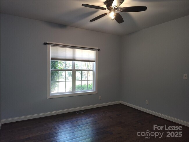 Building Photo - 9009 Hammersley Dr