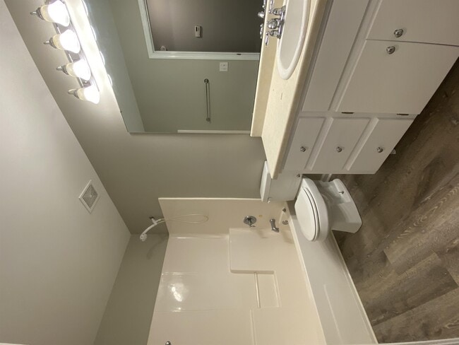 Building Photo - 216 Autumn Ridge Dr