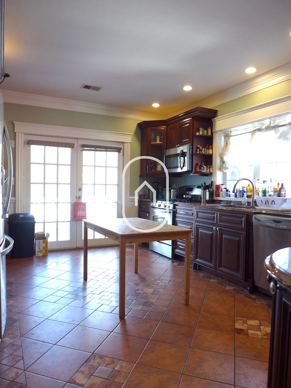 Building Photo - 117 Nonantum St