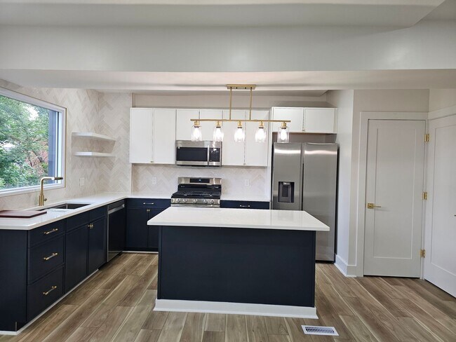 Building Photo - Amazing 3 bedroom 2.5 bath House for Rent ...