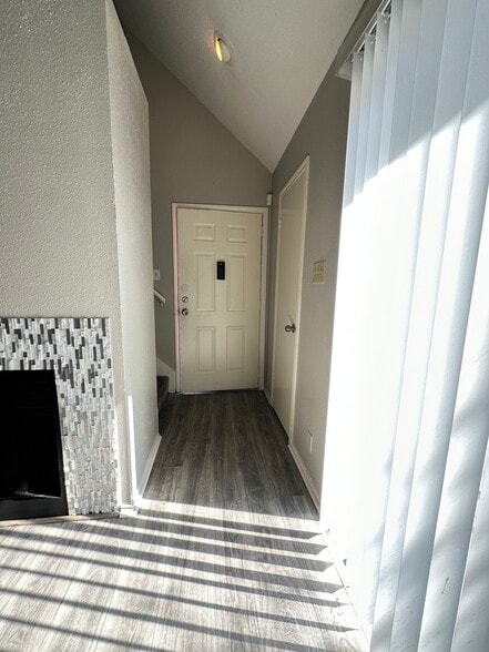 Building Photo - 14550 Fonmeadow Dr