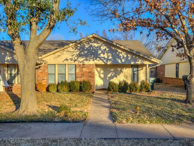 Building Photo - Charming 2 bed 2 bath duplex in Norman