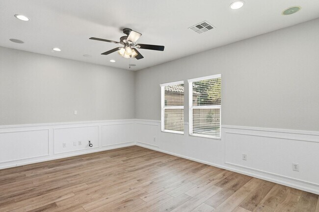 Building Photo - Spacious 4 Bedroom 2 Bath In Peoria with Pool and Sports Court