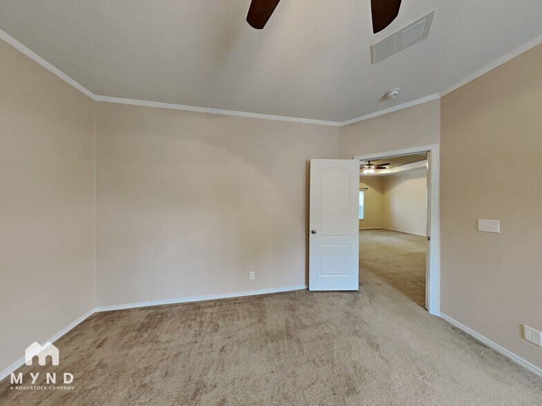 Building Photo - 706 Iowa St