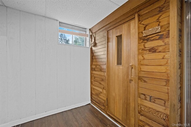 Building Photo - 1056 Beekman Rd
