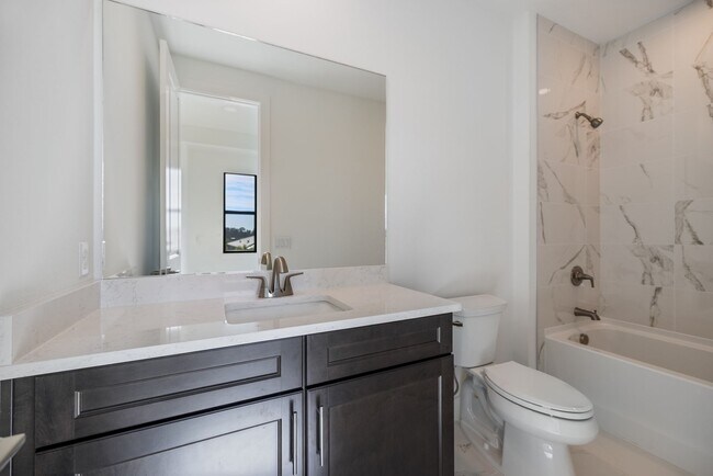 Building Photo - Brand New spacious 4bd/3.5bth Sarasota Hom...