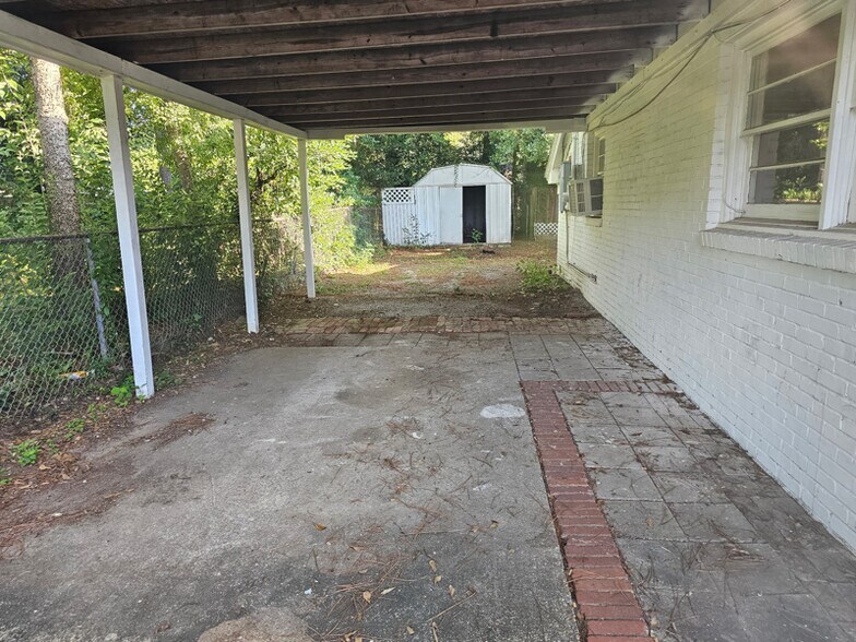 Building Photo - 2128 Yarbrough St