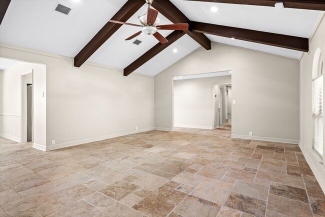 Building Photo - 2227 Parana Dr