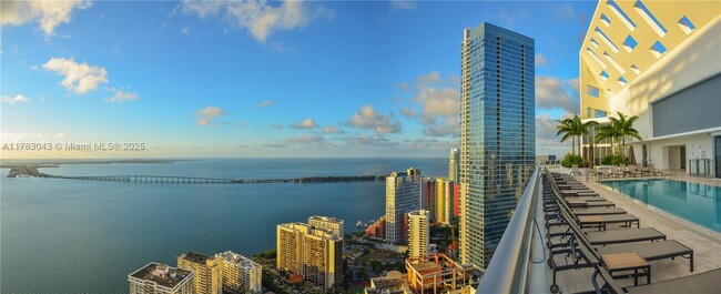 Building Photo - 1300 Brickell Bay Dr