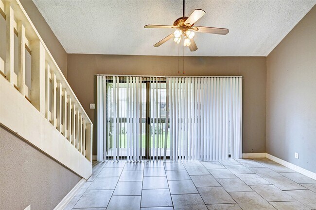 Building Photo - 12900 Walden Rd