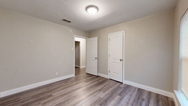 Building Photo - 2 WEEKS FREE RENT + $995 A MONTH!!!