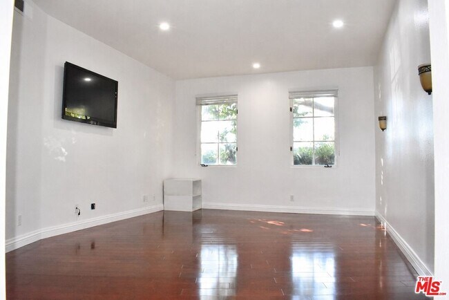 Building Photo - 235 S Gale Dr