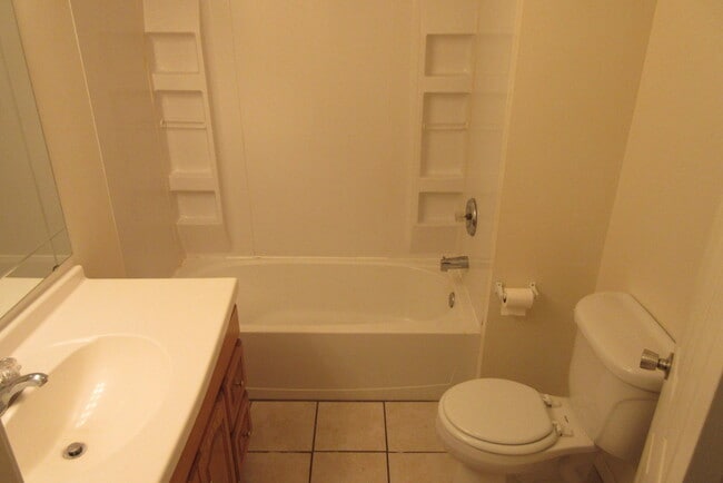 Building Photo - 1504 Rosemary Ln