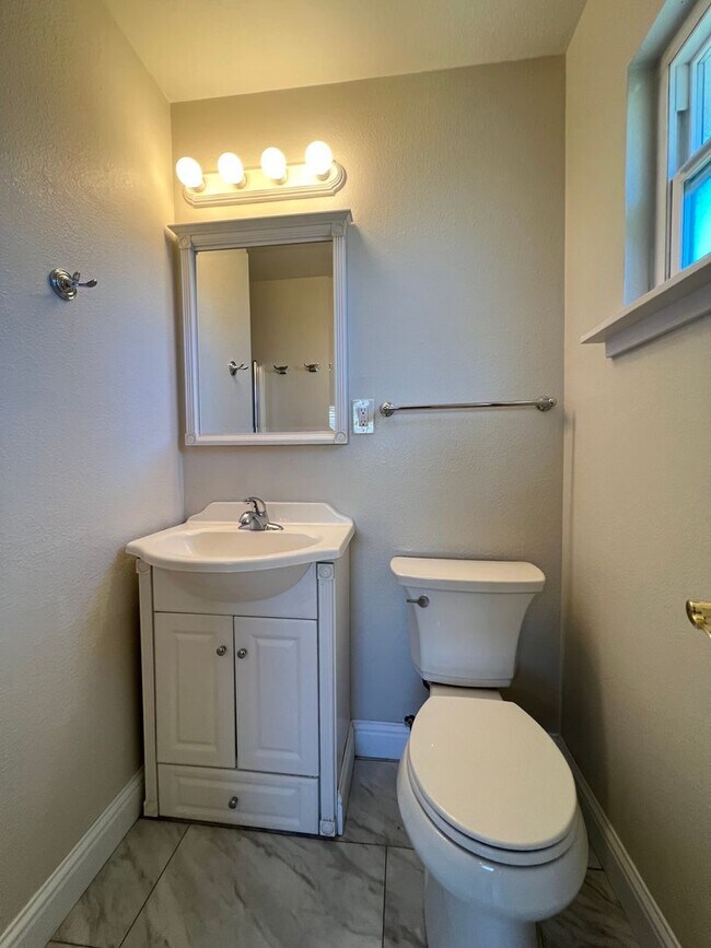 Building Photo - Single Story 3 bedroom In Cute Treelined Vallejo Neighborhood