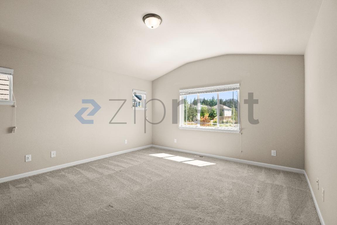 Building Photo - Unit