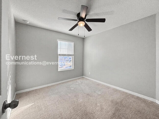 Building Photo - Limited Time Special Offer / 5 Bed, 3.5 Bath Home with Garage / Pet-Friendly / Vouchers Accepted ...