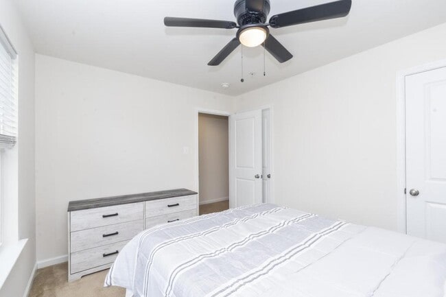 Building Photo - 1841 Graymount Way