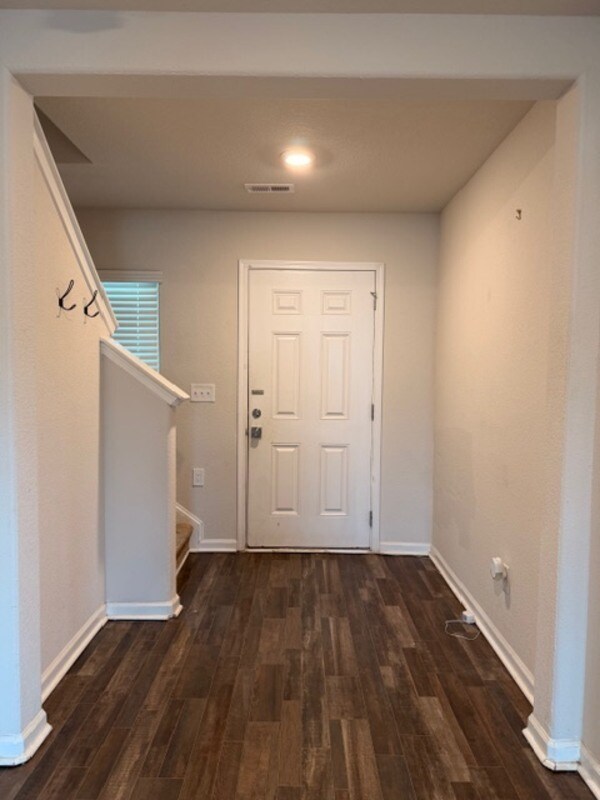 Building Photo - 925 Turkey Berry Ln