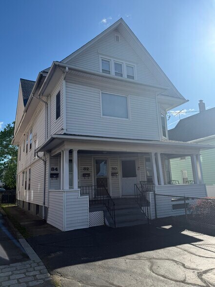 Building Photo - 82 Porter St