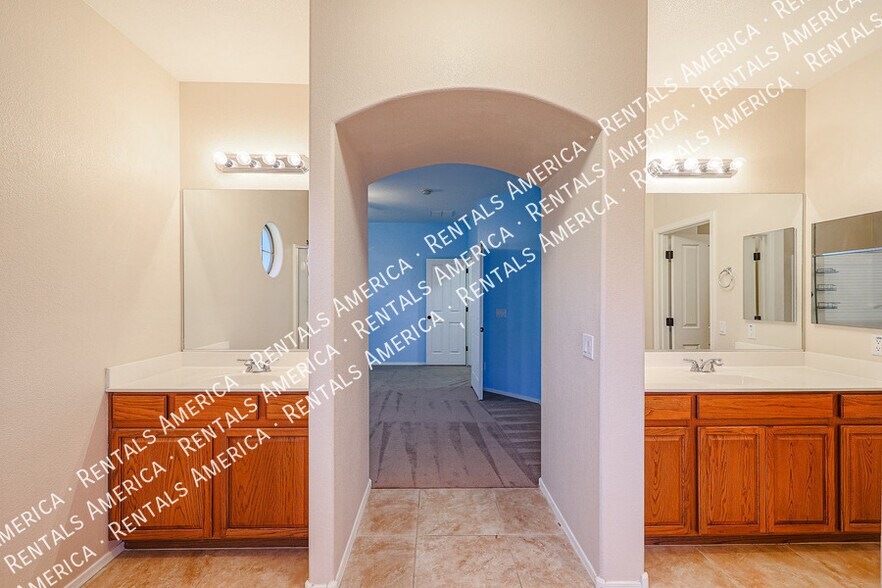 Building Photo - 16021 W Custer Ln