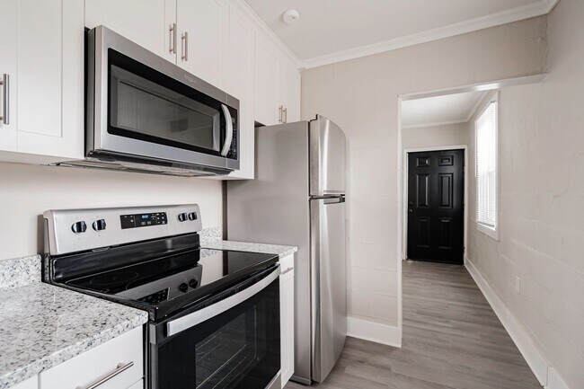 Building Photo - Charming Apartment Downtown Columbia - Housing Vouchers Accepted!