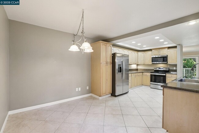 Building Photo - 1035 Alta Mesa Dr