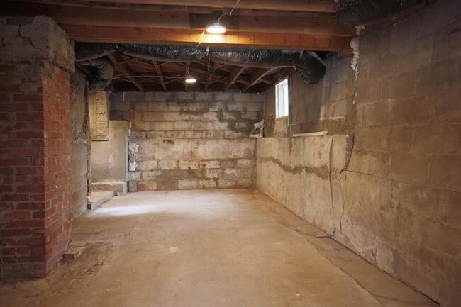 Building Photo - 126 S Kimball St