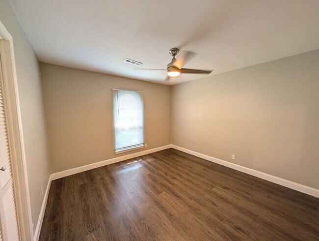 Building Photo - 3 Bedroom Beauty in Broken Arrow