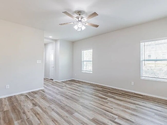 Building Photo - **Discover Elevated Living at Hunters Ranch!**