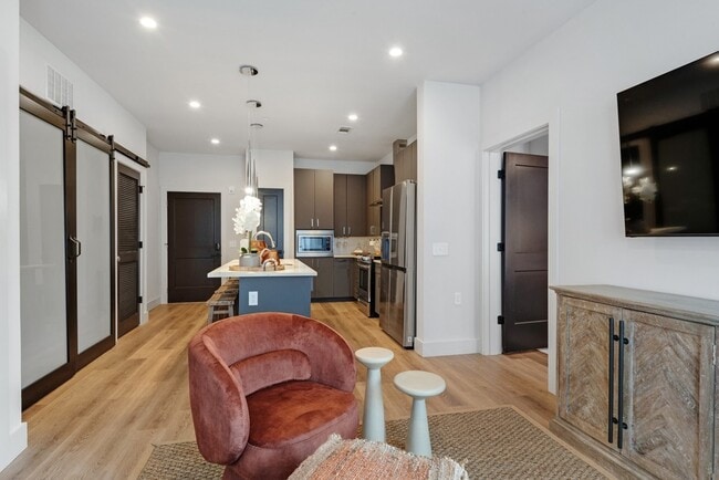 Building Photo - 303 31st Ave N