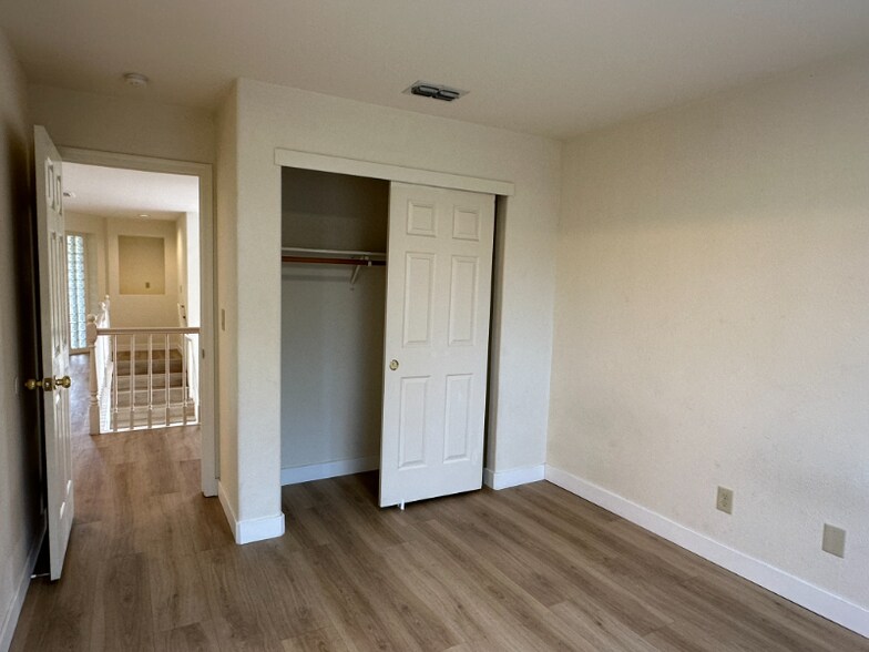 Building Photo - 2426 Carpinteria Dr