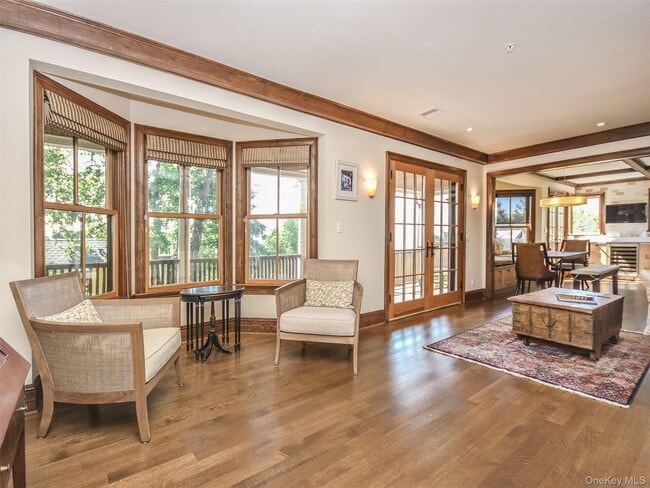 Building Photo - 290 8th Ave