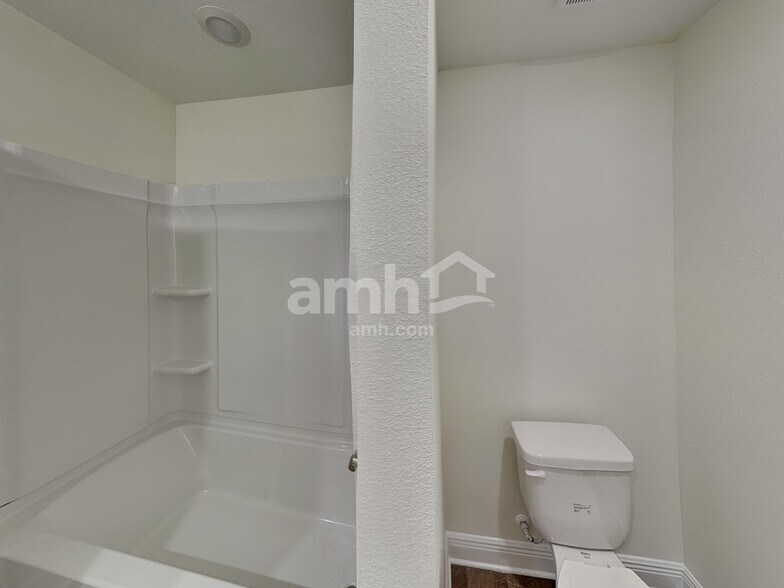 Building Photo - 5958 Sycamore Pl St