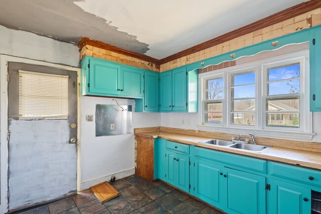 Building Photo - 224 NC-561