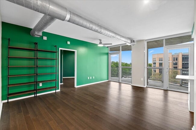 Building Photo - Experience Luxury Living in the Heart of C...