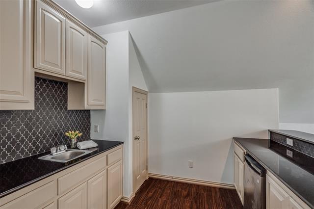 Building Photo - 6067 Chippewa Trail