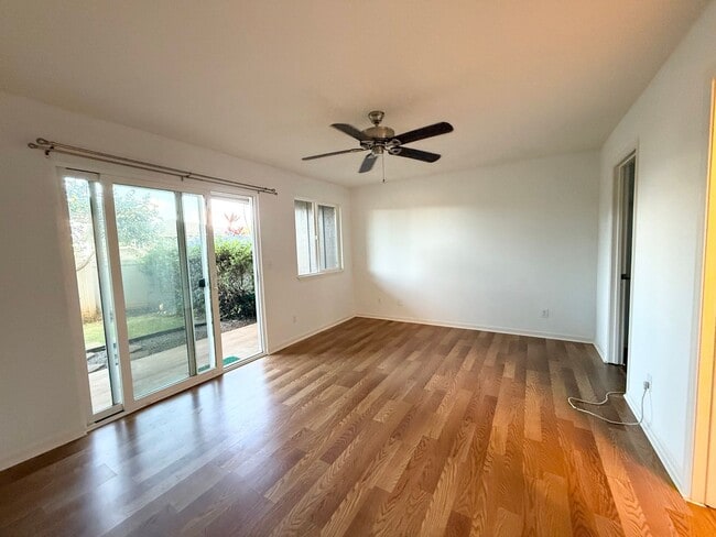 Building Photo - Available NOW – Beautiful Milo Court Townh...